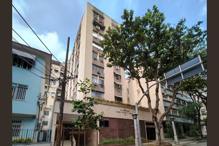 Apartamento à venda com 90m², 3 quartos e 2 vagasFachada e portaria
