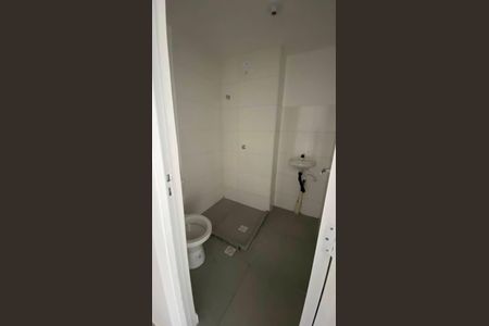 Banheiro de apartamento para alugar com 2 quartos, 46m² em Laranjal, São Gonçalo