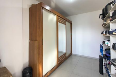 Apartamento para alugar com 70m², 2 quartos e 1 vagaCloset