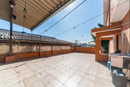 Quintal  de casa à venda com 3 quartos, 250m² em Jardim do Estádio, Santo André