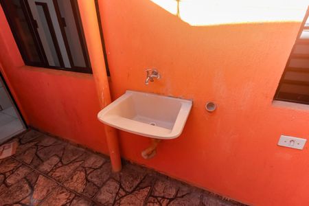 Área de Serviço de casa para alugar com 2 quartos, 52m² em Jardim Maria Duarte, São Paulo
