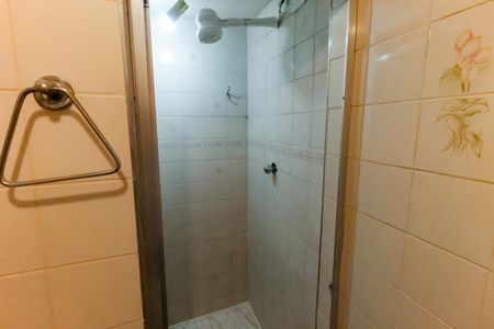 Banheiro de casa para alugar com 2 quartos, 52m² em Jardim Maria Duarte, São Paulo