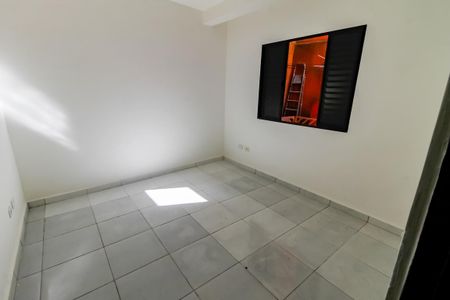 Quarto 1 de casa para alugar com 2 quartos, 52m² em Jardim Maria Duarte, São Paulo