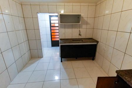 Cozinha de casa para alugar com 2 quartos, 52m² em Jardim Maria Duarte, São Paulo
