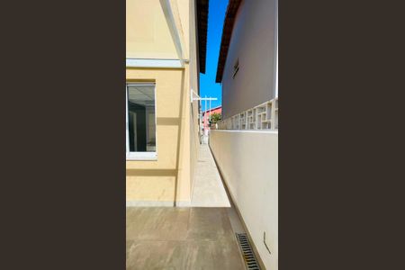 Corredor lateral de casa de condomínio para alugar com 2 quartos, 60m² em Tijuco Preto, Cotia