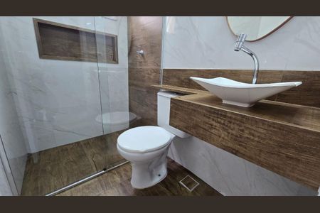 Casa de condomínio para alugar com 60m², 2 quartos e 2 vagas Casa de condomínio para alugar com 60m², 2 quartos e 2 vagasBanheiro
