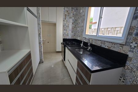 Casa de condomínio para alugar com 60m², 2 quartos e 2 vagas Casa de condomínio para alugar com 60m², 2 quartos e 2 vagasCozinha
