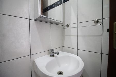 Banheiro de casa de condomínio para alugar com 2 quartos, 85m² em Taquara, Rio de Janeiro
