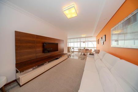 Apartamento à venda com 172m², 3 quartos e 1 vaga Apartamento à venda com 172m², 3 quartos e 1 vagaSala
