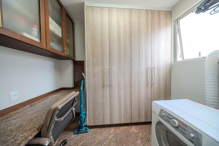 Apartamento à venda com 172m², 3 quartos e 1 vaga Apartamento à venda com 172m², 3 quartos e 1 vagaQuarto de Serviço