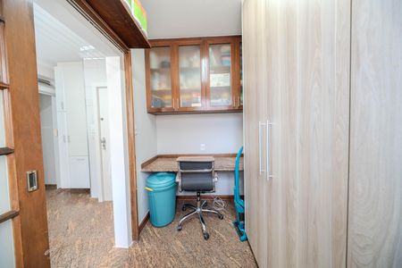 Apartamento à venda com 172m², 3 quartos e 1 vaga Apartamento à venda com 172m², 3 quartos e 1 vagaQuarto de Serviço