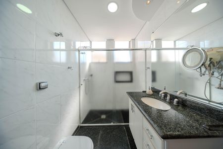 Apartamento à venda com 172m², 3 quartos e 1 vaga Apartamento à venda com 172m², 3 quartos e 1 vagaBanheiro da Suíte 1