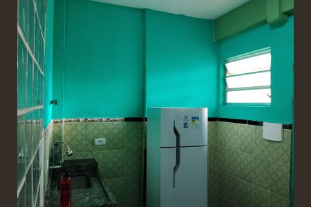 Cozinha de apartamento para alugar com 1 quarto, 27m² em José Menino, Santos