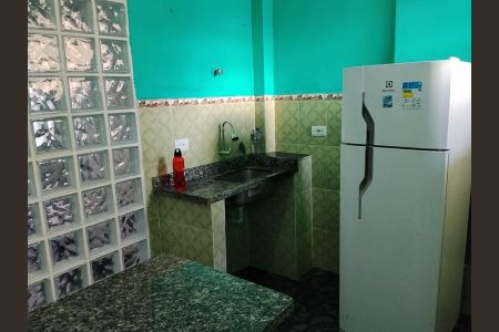 Cozinha de apartamento para alugar com 1 quarto, 27m² em José Menino, Santos