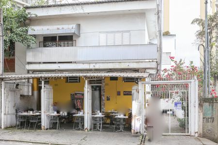 Casa à venda com 322m², 5 quartos e 3 vagasFachada