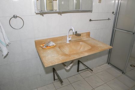 Casa à venda com 322m², 5 quartos e 3 vagasBanheiro da Suíte