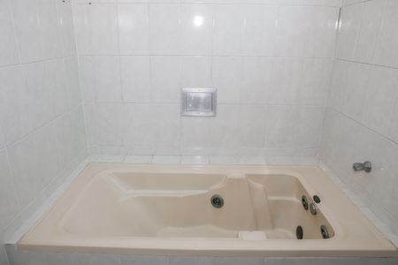 Casa à venda com 322m², 5 quartos e 3 vagasBanheiro da Suíte