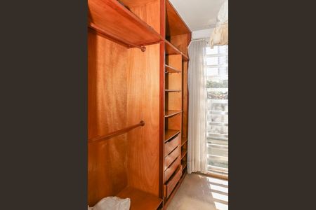 Casa à venda com 322m², 5 quartos e 3 vagasSuíte