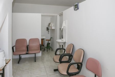 Casa à venda com 322m², 5 quartos e 3 vagasClínica
