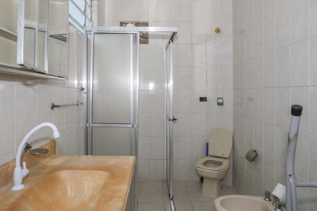 Casa à venda com 322m², 5 quartos e 3 vagasBanheiro da Suíte