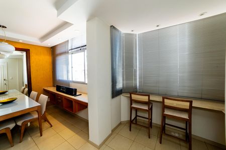 Apartamento à venda com 130m², 2 quartos e 1 vaga Apartamento à venda com 130m², 2 quartos e 1 vagaSala
