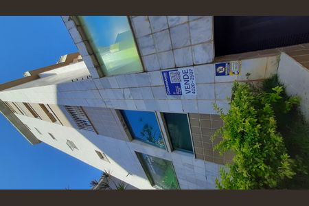 Apartamento à venda com 130m², 2 quartos e 1 vaga Apartamento à venda com 130m², 2 quartos e 1 vagaPlaca instalada