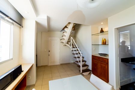 Apartamento à venda com 130m², 2 quartos e 1 vaga Apartamento à venda com 130m², 2 quartos e 1 vagaSala