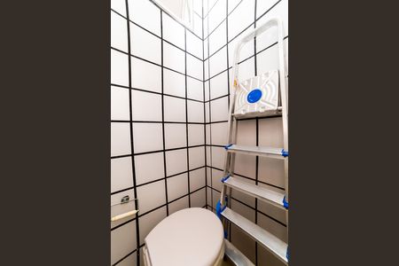 Apartamento à venda com 130m², 2 quartos e 1 vaga Apartamento à venda com 130m², 2 quartos e 1 vagaBanheiro de serviço