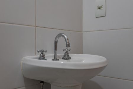 Banheiro de apartamento para alugar com 2 quartos, 56m² em Partenon, Porto Alegre