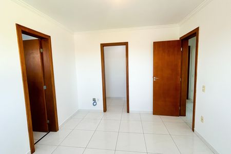 Apartamento para alugar com 124m², 3 quartos e 1 vaga Apartamento para alugar com 124m², 3 quartos e 1 vagaQuarto principal porta do closet e banheiro