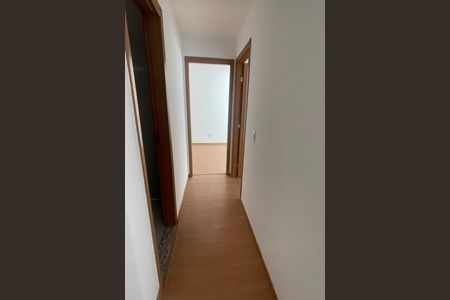 Corredor de apartamento para alugar com 2 quartos, 68m² em Parque Duque, Duque de Caxias