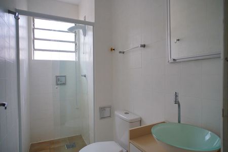 Banheiro  de apartamento para alugar com 2 quartos, 58m² em São Sebastião, Porto Alegre