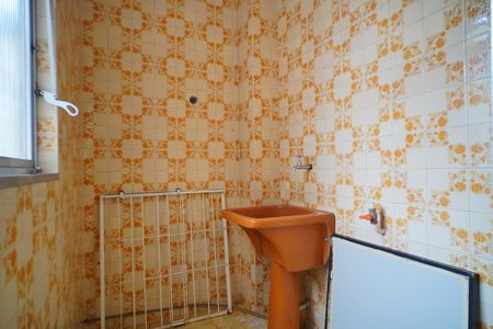 Área de serviço  de apartamento para alugar com 2 quartos, 58m² em São Sebastião, Porto Alegre