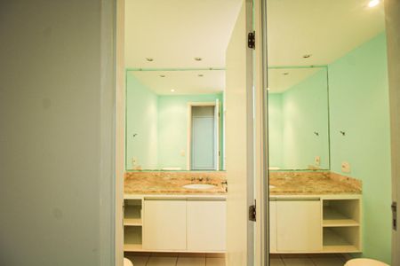 Apartamento para alugar com 131m², 3 quartos e 2 vagas Apartamento para alugar com 131m², 3 quartos e 2 vagasBanheiro da Suíte
