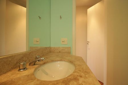 Apartamento para alugar com 131m², 3 quartos e 2 vagas Apartamento para alugar com 131m², 3 quartos e 2 vagasBanheiro social