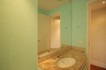 Apartamento para alugar com 131m², 3 quartos e 2 vagas Apartamento para alugar com 131m², 3 quartos e 2 vagasBanheiro social