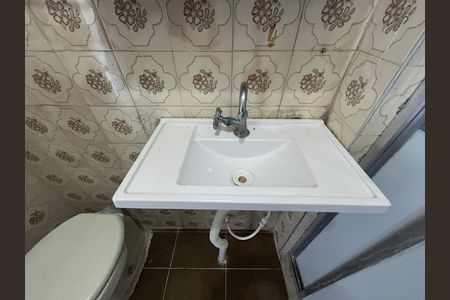 Banheiro social de apartamento para alugar com 2 quartos, 60m² em Jacarepaguá, Rio de Janeiro