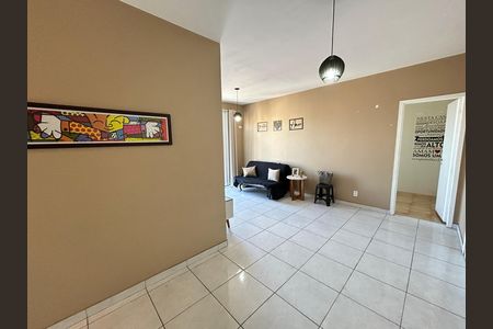 Apartamento para alugar com 75m², 2 quartos e 1 vagaSala