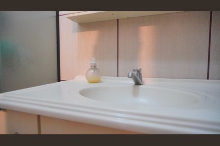 Banheiro 3 de casa à venda com 4 quartos, 137m² em Santa Rosa de Lima, Porto Alegre