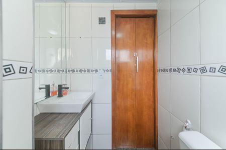 Banheiro de apartamento à venda com 2 quartos, 55m² em Chácara Santana, São Paulo