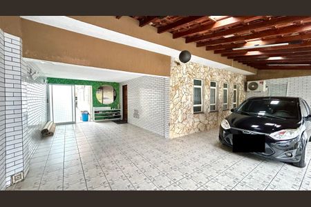 Garagem de casa para alugar com 3 quartos, 170m² em Jardim Santa Mena, Guarulhos