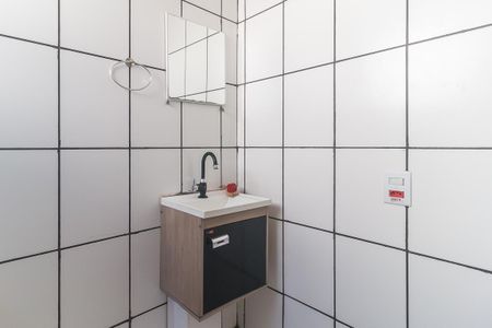 Banheiro de apartamento para alugar com 2 quartos, 56m² em Conjunto Bom Pastor, Mogi das Cruzes