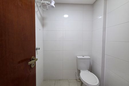 Banheiro de apartamento para alugar com 2 quartos, 100m² em Guilhermina, Praia Grande