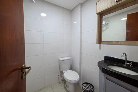 Banheiro de apartamento para alugar com 2 quartos, 100m² em Guilhermina, Praia Grande