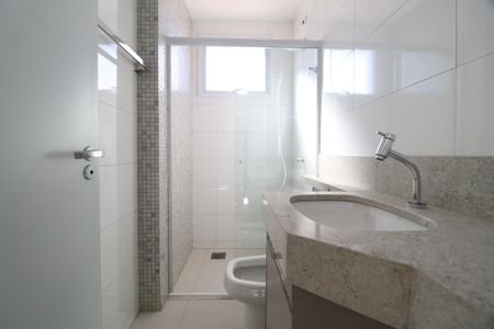 Apartamento para alugar com 145m², 3 quartos e 2 vagasBanheiro do Quarto 1