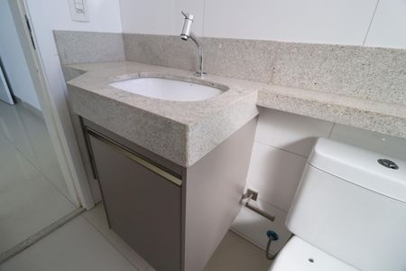 Banheiro do Quarto 2 de apartamento para alugar com 3 quartos, 145m² em Tubalina, Uberlândia