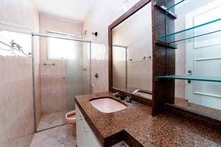Banheiro da Suíte de apartamento para alugar com 4 quartos, 157m² em Sion, Belo Horizonte