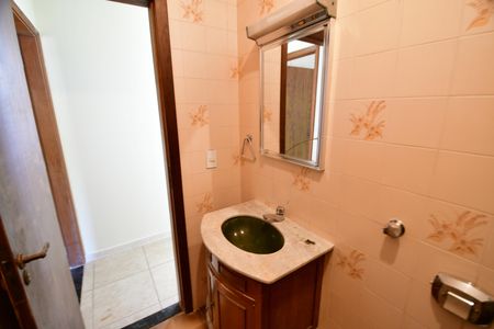 Casa à venda com 360m², 3 quartos e 3 vagasBanheiro social