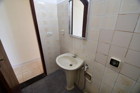 Casa à venda com 360m², 3 quartos e 3 vagasBanheiro social 2