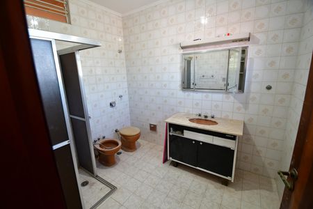 Casa à venda com 360m², 3 quartos e 3 vagasBanheiro da suíte